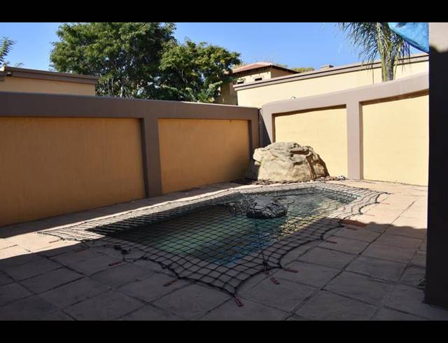 3 BEDROOM HOUSE FOR SALE IN SINOVILLE